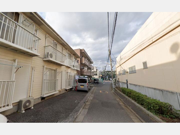 【前面道路】ラ・ヴェール赤羽