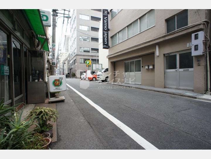 建物前通り【深澤ビル】