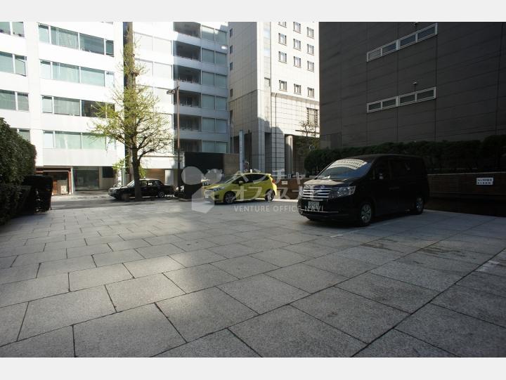 剛堂会館ビル 敷地内駐車スペース
