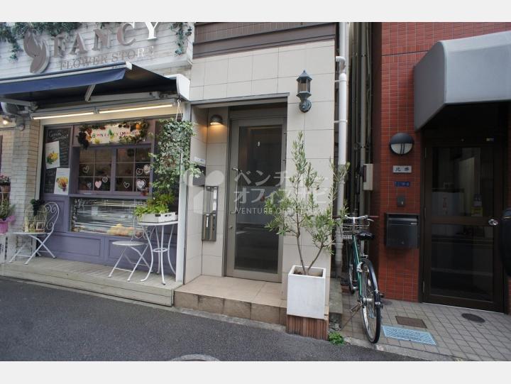 入口【スワンレイク築地】