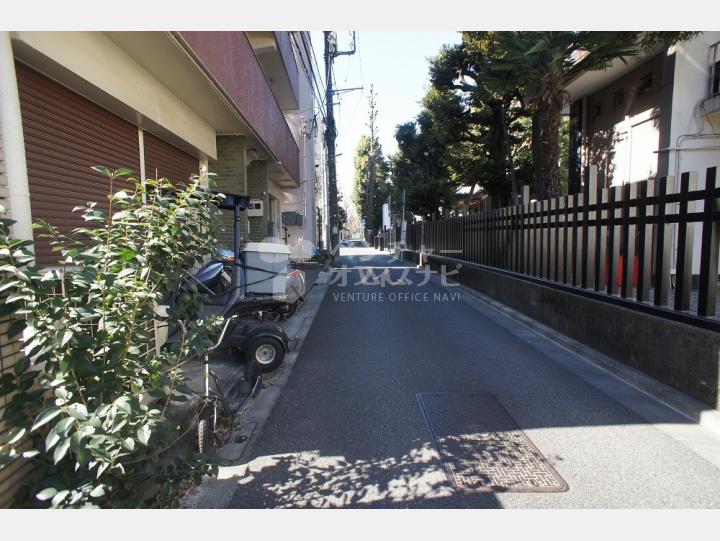 前面道路【ツカサワンワンオフィス】