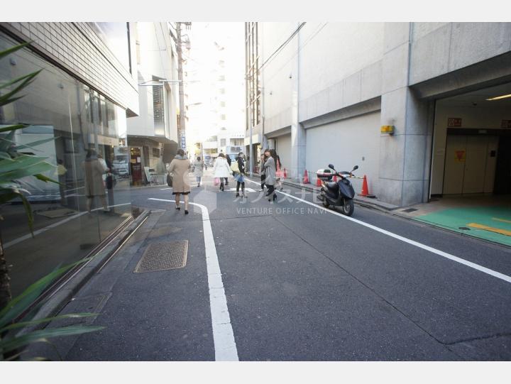 周辺道路　【ミクラ西新宿ビル】