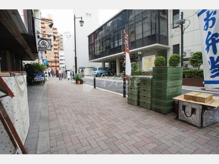 ビルの前の通り【藤和芝コープ】