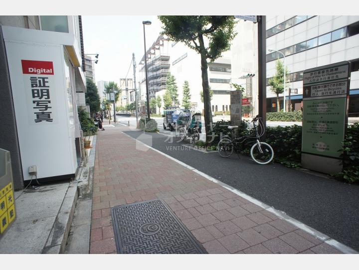 ビルの前の通り【西池袋パークフロントビル】