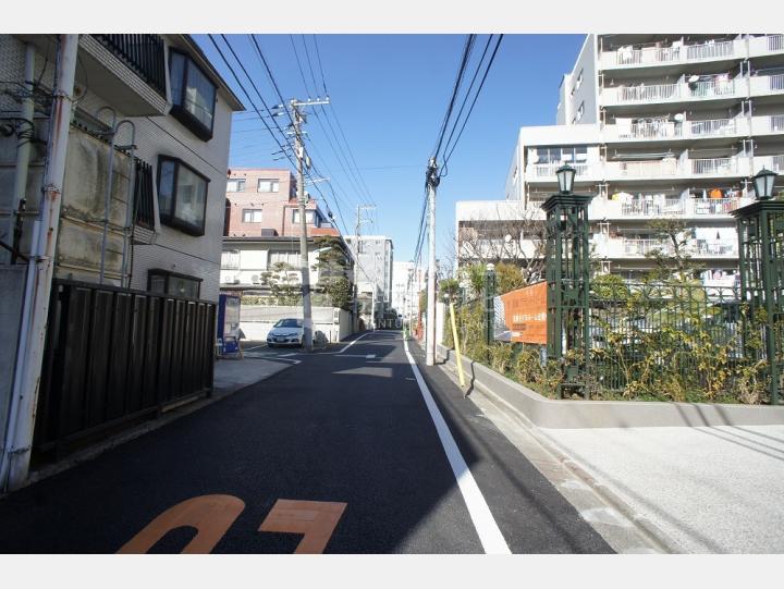 前面道路【高輪グランドパームス】
