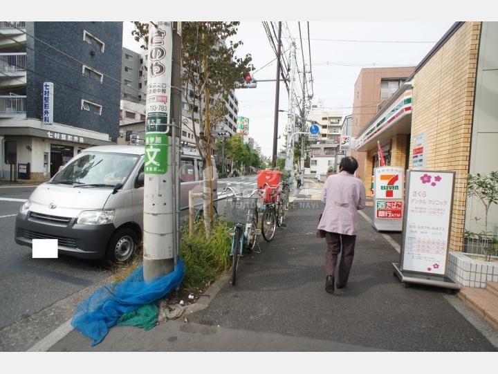 前面道路【ウエストモアビル】