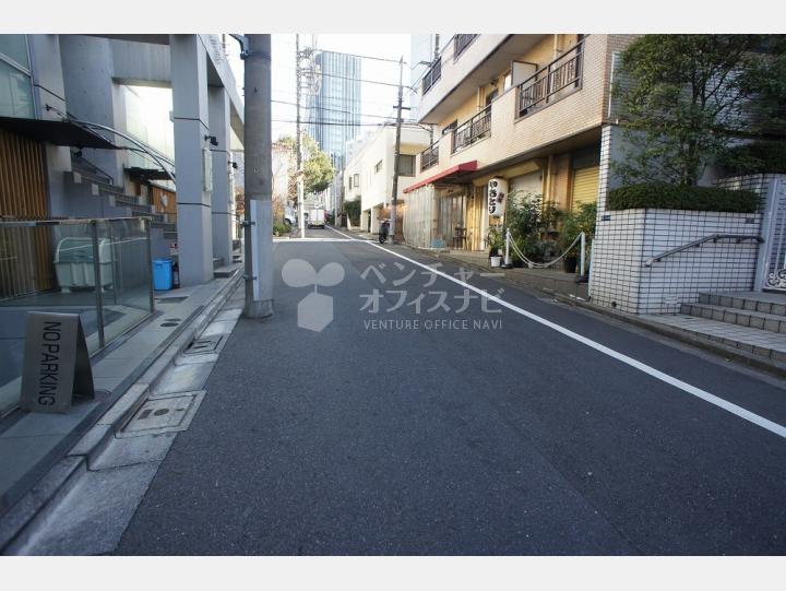 ビルの前の通り【ＮＩＳＨＩＡＺＡＢＵ　ＦＴⅡ】