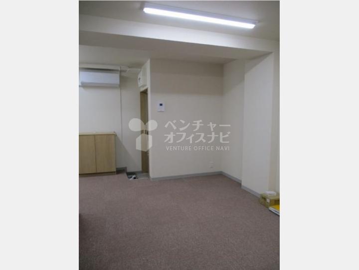 賃貸オフィス【小島ビル 002号室/トランクルーム付き】