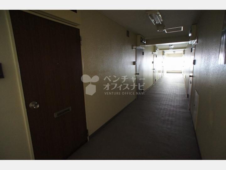 共用部廊下　【西新宿カーネル】