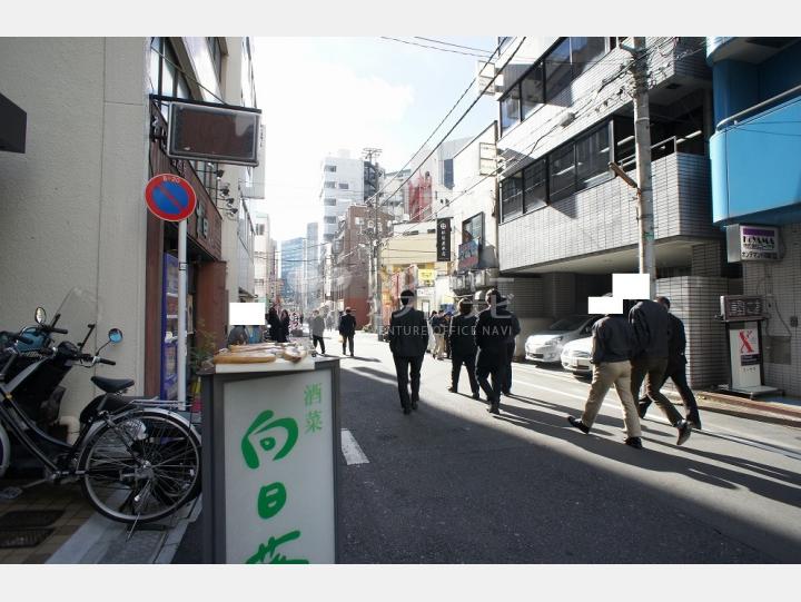 前面道路【ＨＵＢ神田三崎町】