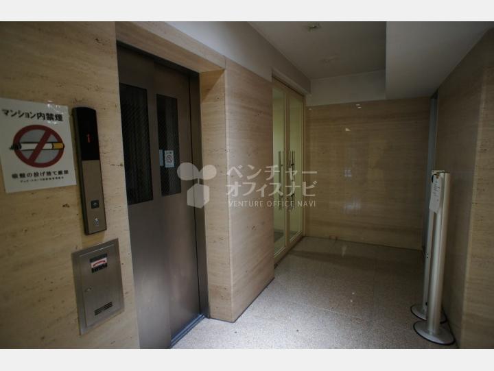 エレベーター　【デュオ・スカーラ西新宿　（Duo　Scala　NISHISHINJUKU）】