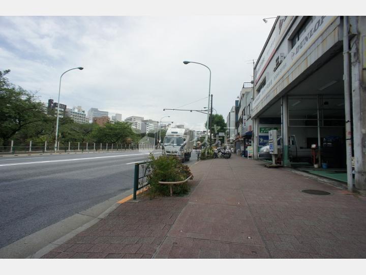 前面道路【新見附ビル】