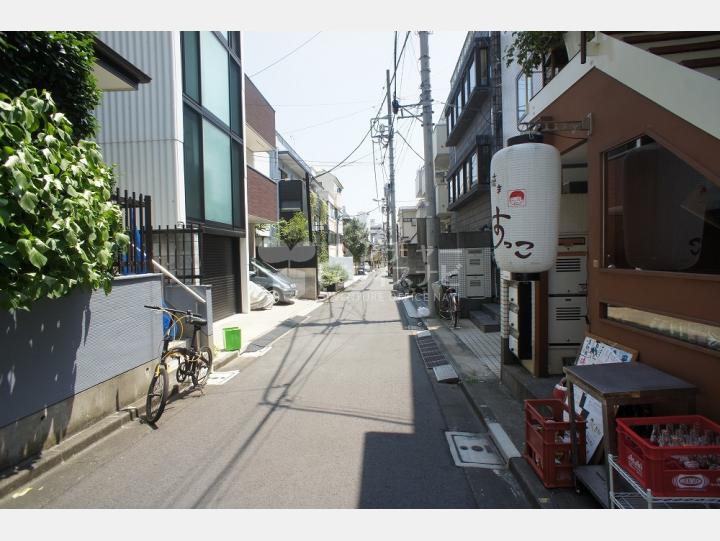 前面道路【ガレリア原宿】