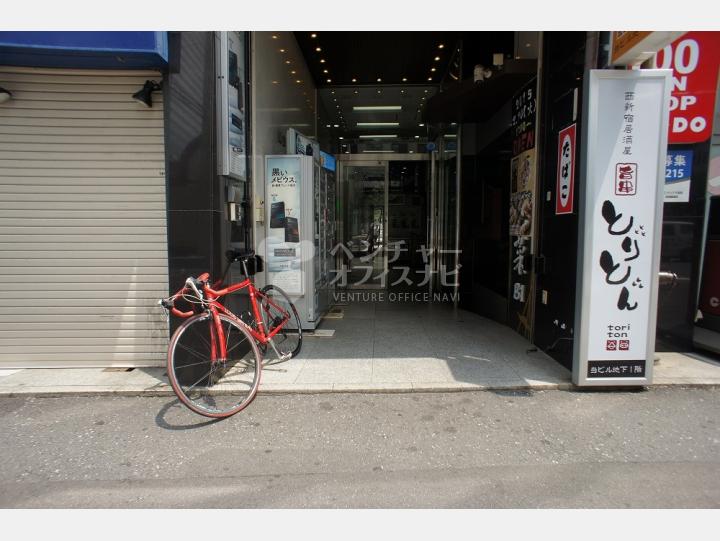 入口　【新宿ロイヤルビル】