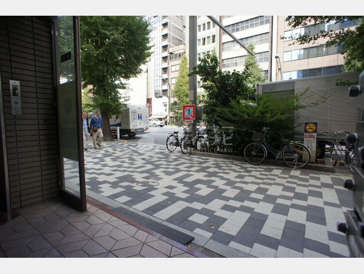 前面道路【緒方ビル】