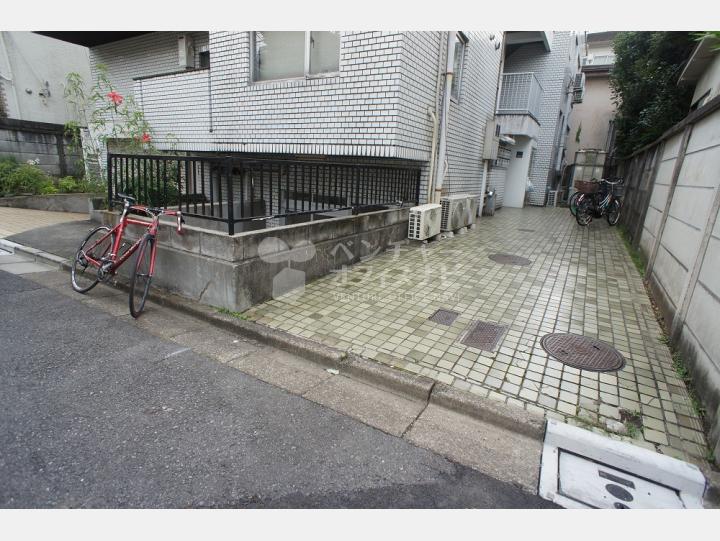 入口周辺【高田馬場ハイツ】