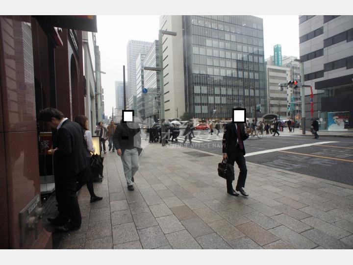 建物前通り【千疋屋ビル】