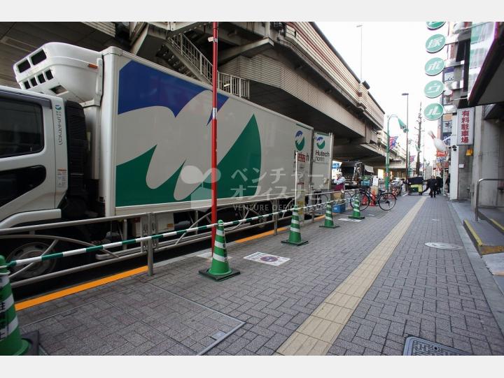 物件前通り【笹塚駅前ビル】