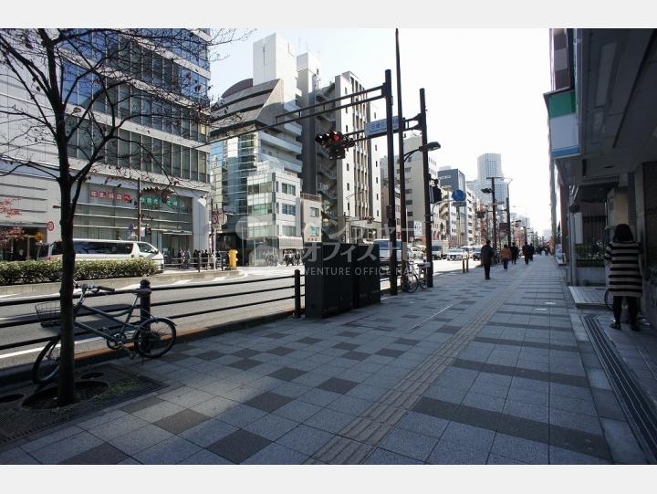 物件前通り【三田レオマビル】