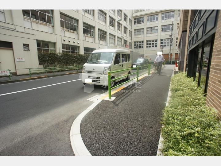 前面道路【パークリュクス銀座mono】