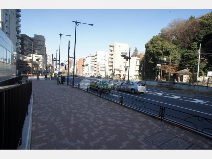 前面道路【グラスシティ元代々木】