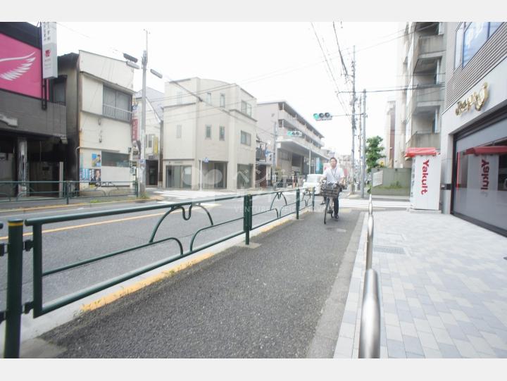 前面道路【ジャロックビル(JaROC)】