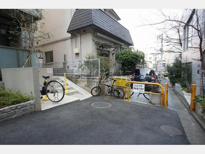物件前の通り 【北青山ティースビル】